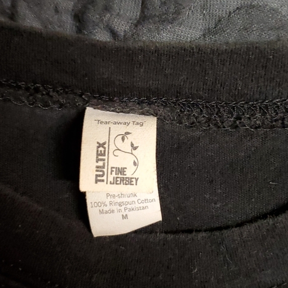 # One Mom Black women's Size M Mothers Day Gift - Picture 4 of 4